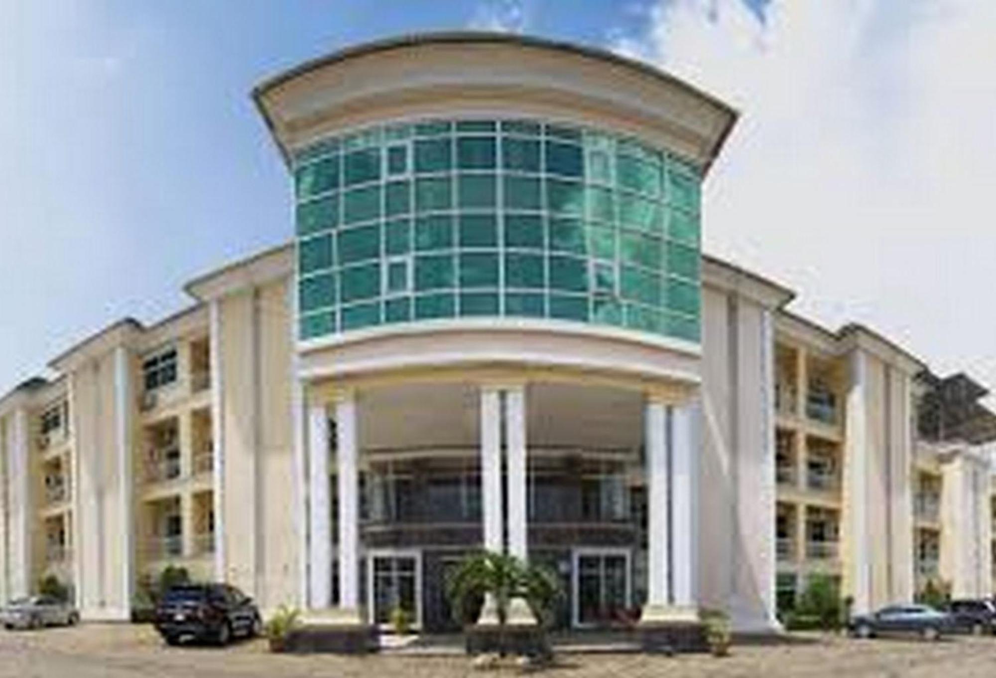 Room In Lodge - Hampton Towers Spa Asaba Exteriör bild